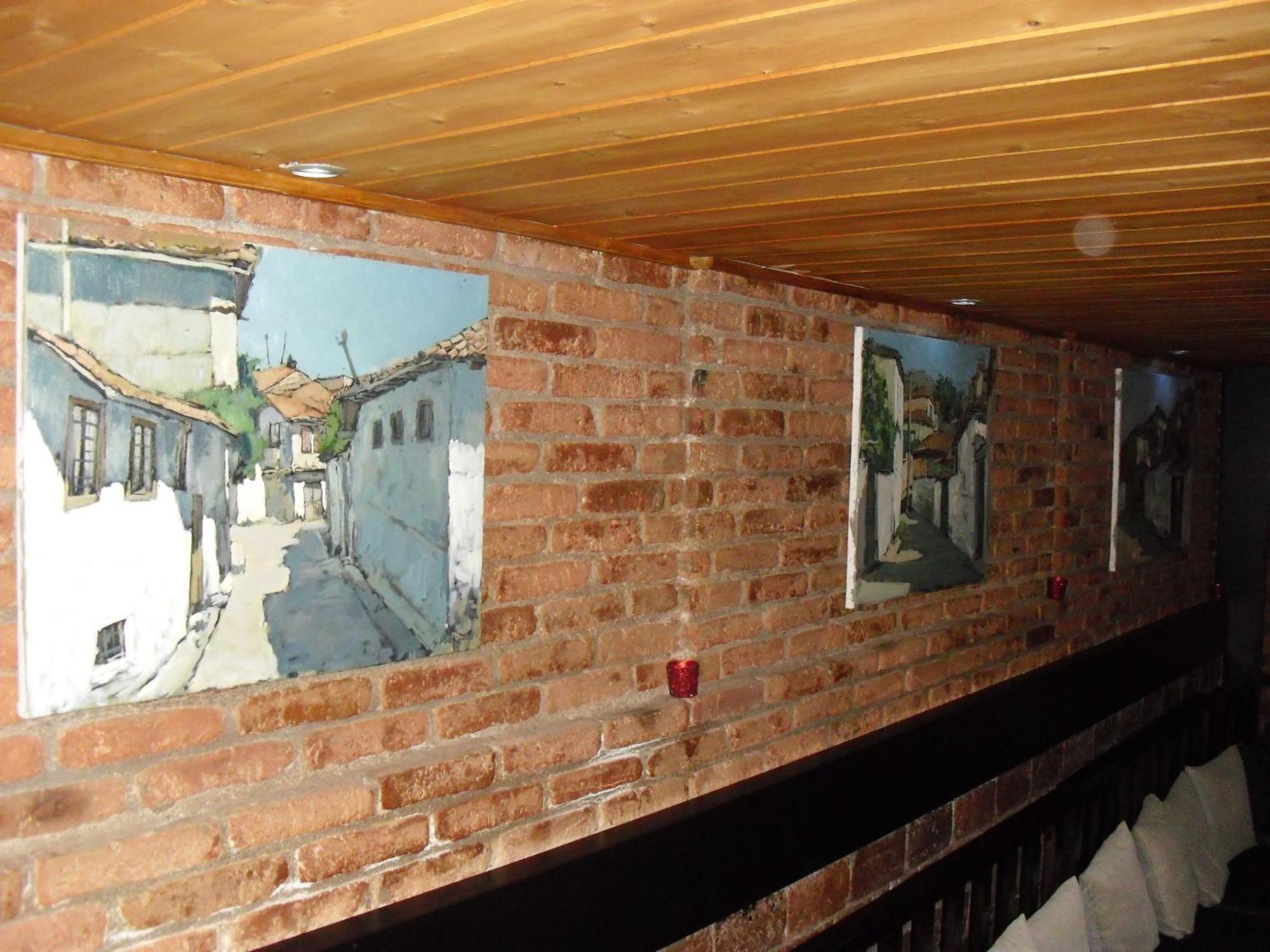 Guest House Bujtina Leon Korce Ngoại thất bức ảnh