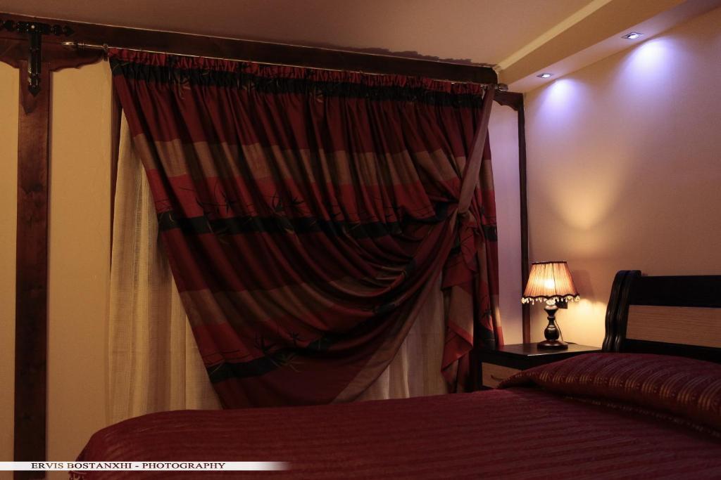 Guest House Bujtina Leon Korce Phòng bức ảnh