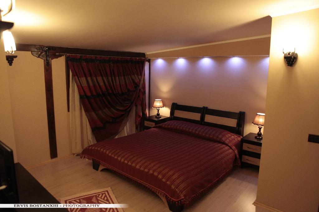 Guest House Bujtina Leon Korce Phòng bức ảnh