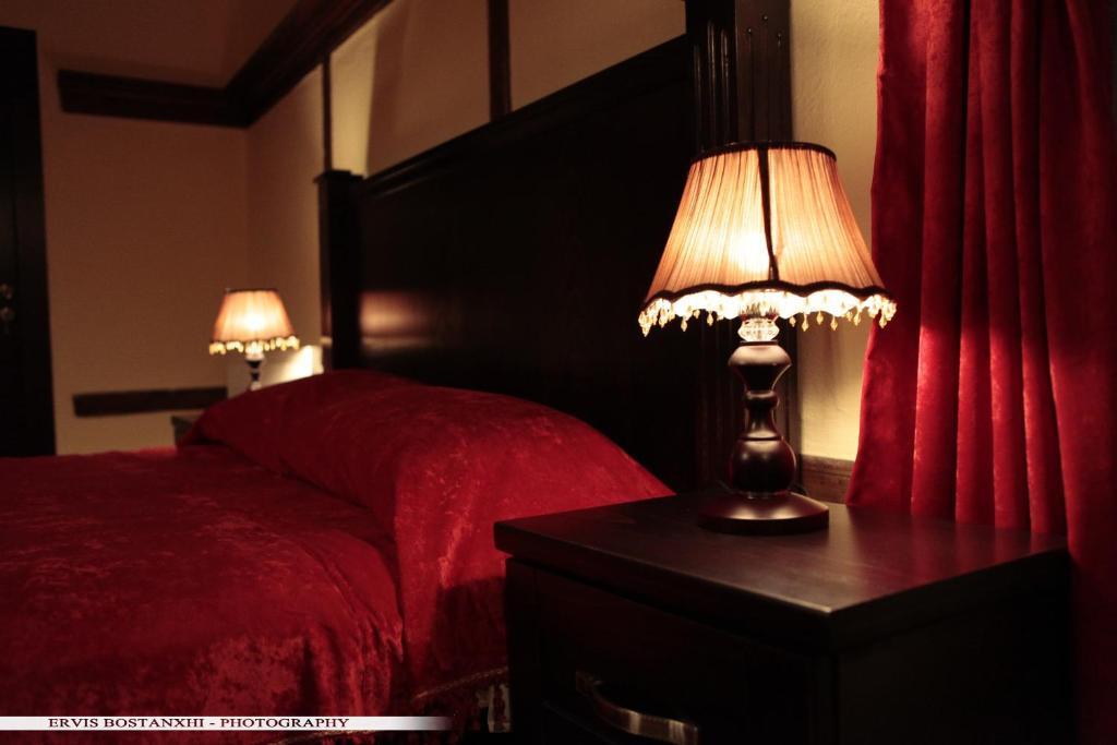 Guest House Bujtina Leon Korce Phòng bức ảnh
