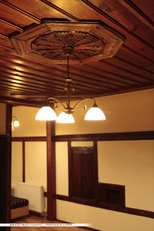 Guest House Bujtina Leon Korce Phòng bức ảnh